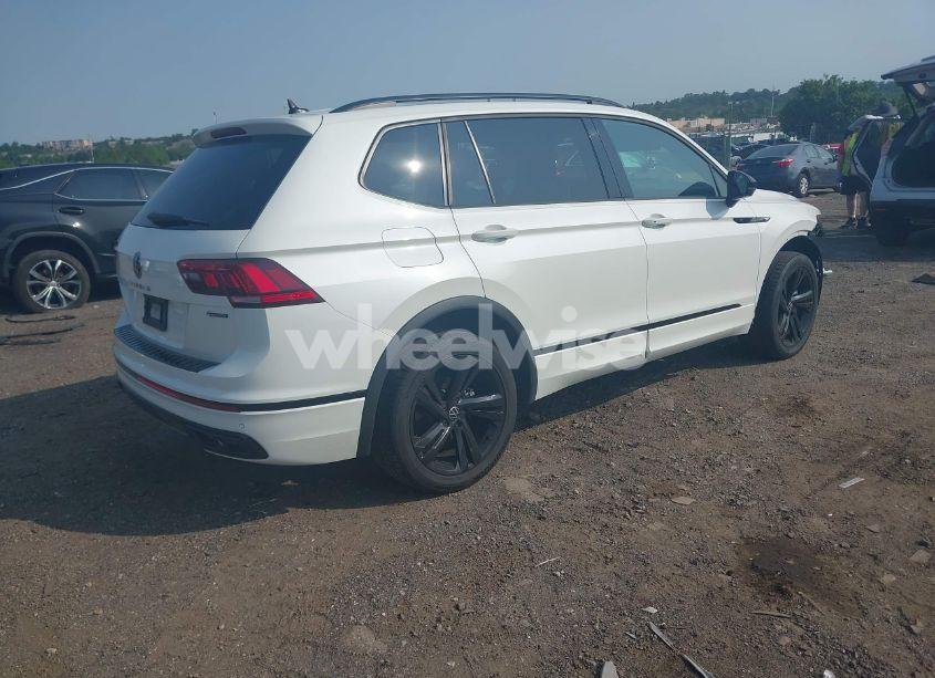 Photo 4 of 2023 Volkswagen Tiguan 2.0T SE R-LINE BLACK (VIN 3VV8B7AX9PM055640)