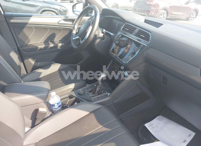 Photo 5 of 2023 Volkswagen Tiguan 2.0T SE R-LINE BLACK (VIN 3VV8B7AX9PM055640)