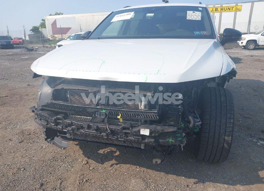 Photo 6 of 2023 Volkswagen Tiguan 2.0T SE R-LINE BLACK (VIN 3VV8B7AX9PM055640)