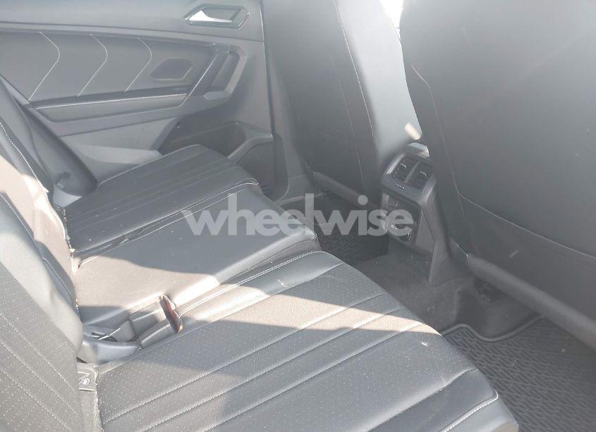 Photo 8 of 2023 Volkswagen Tiguan 2.0T SE R-LINE BLACK (VIN 3VV8B7AX9PM055640)