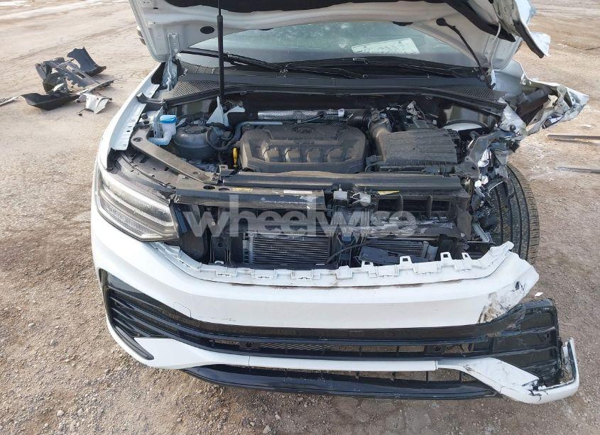 Photo 10 of 2023 Volkswagen Tiguan 2.0T SE R-LINE BLACK (VIN 3VV8B7AX9PM086225)