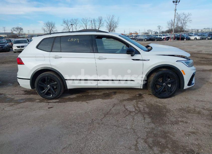Photo 13 of 2023 Volkswagen Tiguan 2.0T SE R-LINE BLACK (VIN 3VV8B7AX9PM086225)