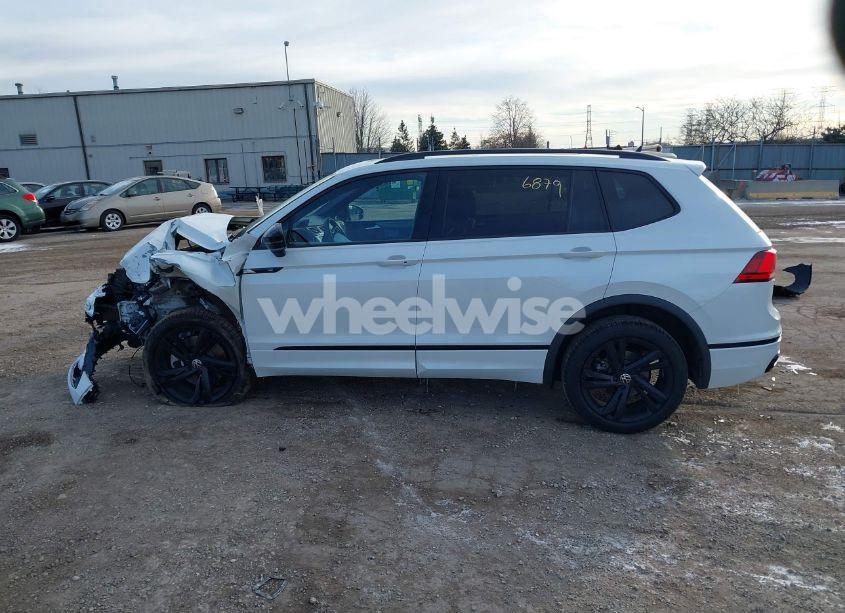 Photo 14 of 2023 Volkswagen Tiguan 2.0T SE R-LINE BLACK (VIN 3VV8B7AX9PM086225)