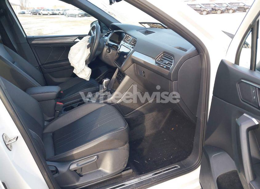 Photo 5 of 2023 Volkswagen Tiguan 2.0T SE R-LINE BLACK (VIN 3VV8B7AX9PM086225)