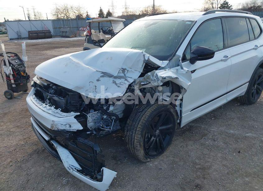 Photo 6 of 2023 Volkswagen Tiguan 2.0T SE R-LINE BLACK (VIN 3VV8B7AX9PM086225)