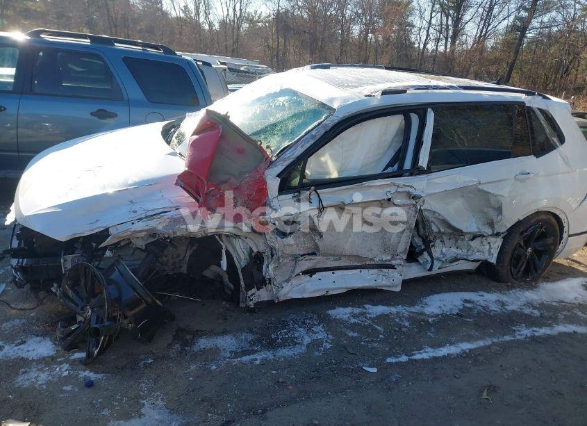 Photo 13 of 2024 Volkswagen Tiguan 2.0T SE R-LINE BLACK (VIN 3VV8B7AX9RM037707)