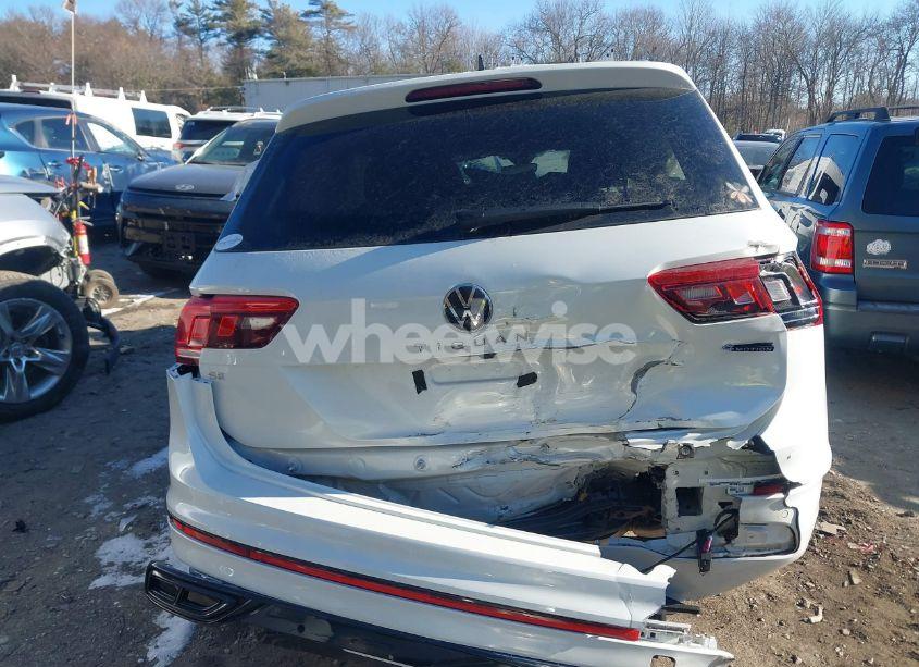 Photo 15 of 2024 Volkswagen Tiguan 2.0T SE R-LINE BLACK (VIN 3VV8B7AX9RM037707)