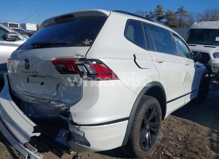 Photo 4 of 2024 Volkswagen Tiguan 2.0T SE R-LINE BLACK (VIN 3VV8B7AX9RM037707)