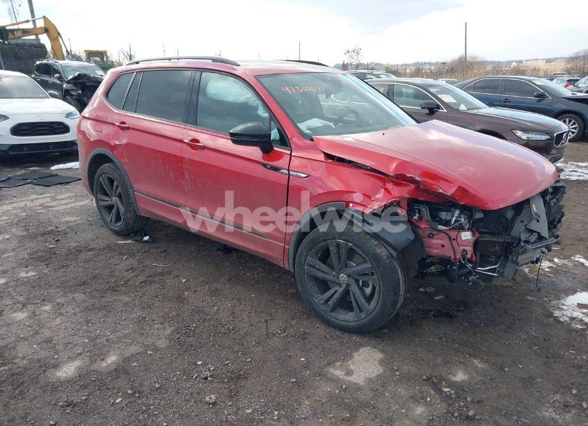 2024 Volkswagen Tiguan 2.0T SE R-LINE BLACK (VIN 3VV8B7AX9RM142327) main photo