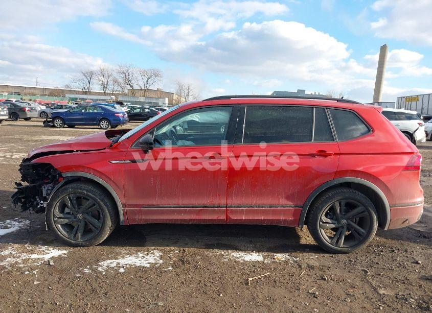 Photo 15 of 2024 Volkswagen Tiguan 2.0T SE R-LINE BLACK (VIN 3VV8B7AX9RM142327)