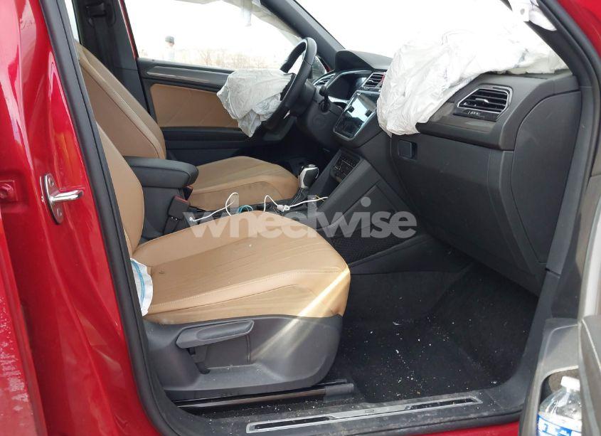 Photo 5 of 2024 Volkswagen Tiguan 2.0T SE R-LINE BLACK (VIN 3VV8B7AX9RM142327)