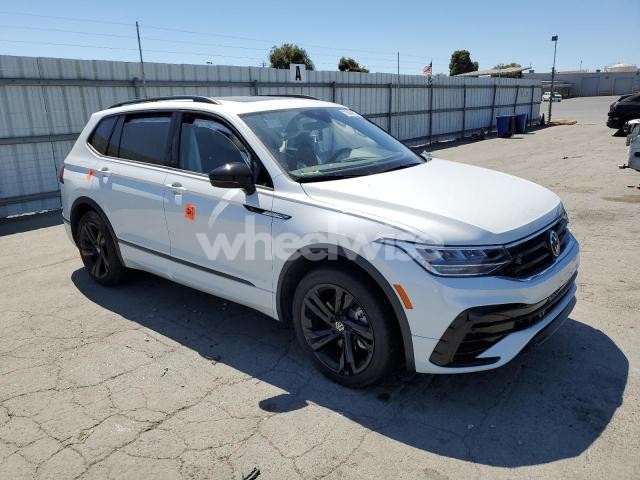 Photo 10 of 2024 VOLKSWAGEN TIGUAN SE R-LINE BLACK (VIN 3VV8B7AXXRM105061)