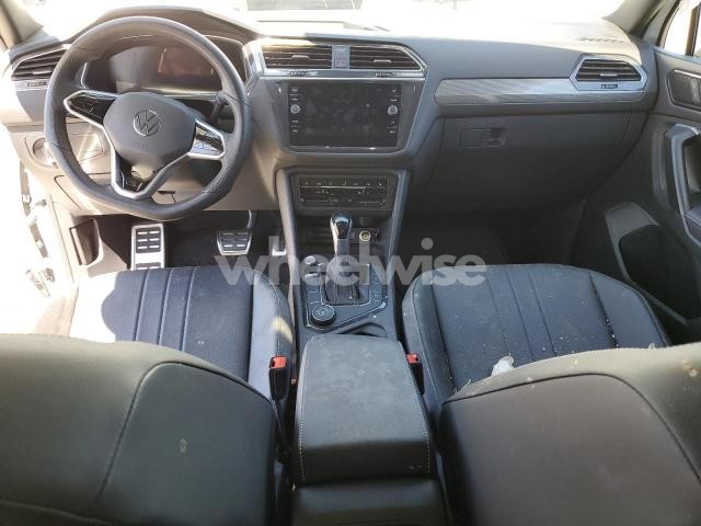 Photo 6 of 2024 VOLKSWAGEN TIGUAN SE R-LINE BLACK (VIN 3VV8B7AXXRM105061)