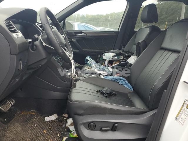 Photo 10 of 2024 VOLKSWAGEN TIGUAN SE R-LINE BLACK (VIN 3VV8B7AXXRM194808)