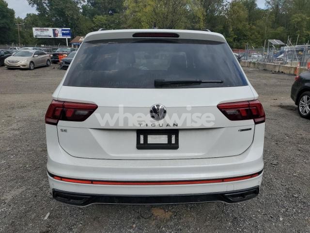 Photo 2 of 2024 VOLKSWAGEN TIGUAN SE R-LINE BLACK (VIN 3VV8B7AXXRM194808)
