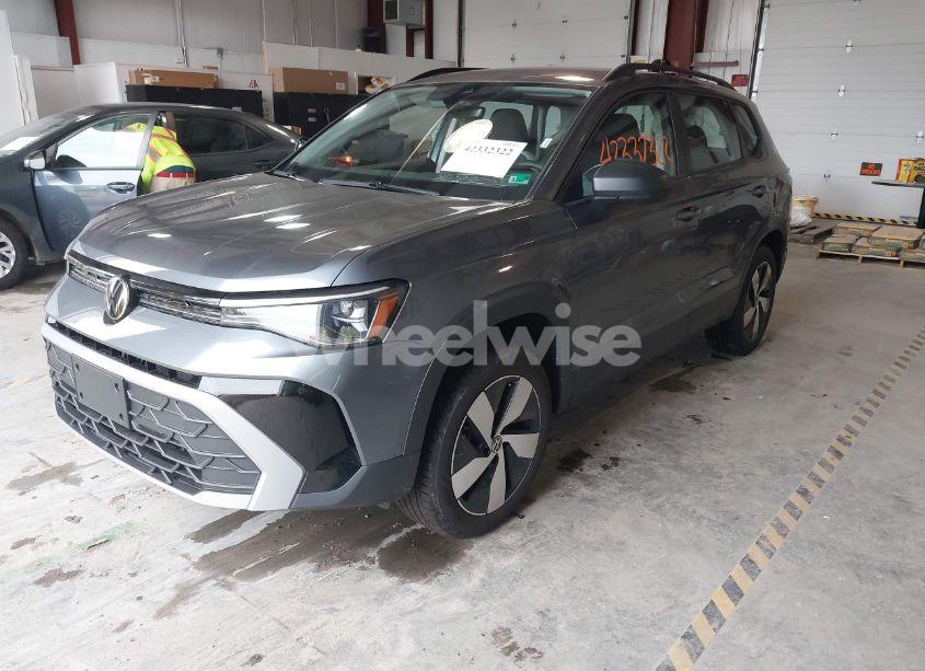 Photo 2 of 2025 Volkswagen Taos 1.5T S (VIN 3VV8C7B24SM030914)