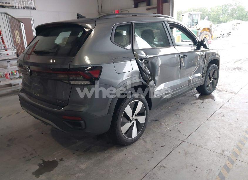 Photo 4 of 2025 Volkswagen Taos 1.5T S (VIN 3VV8C7B24SM030914)