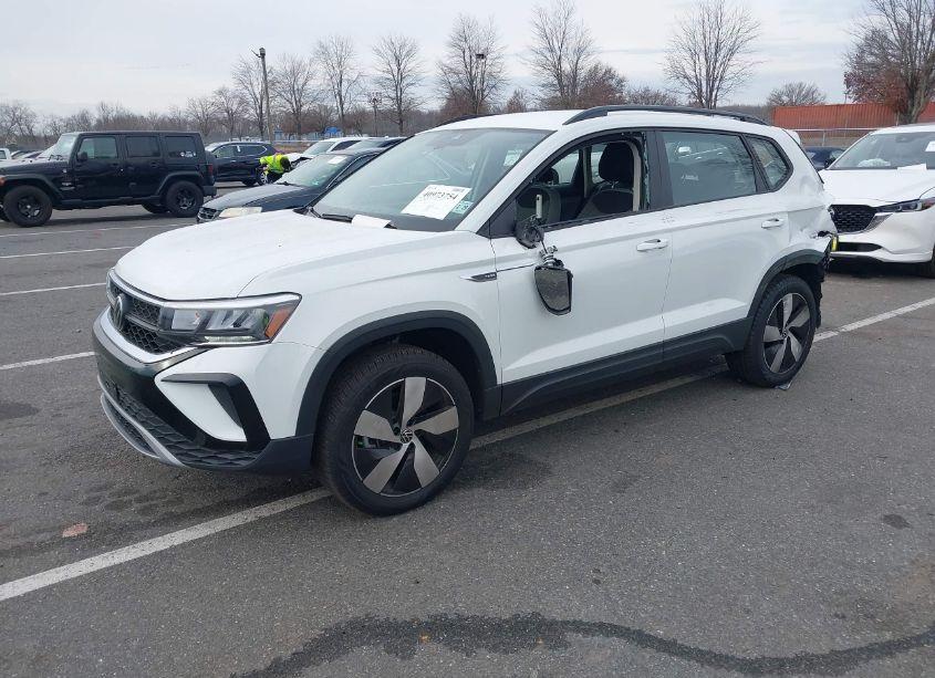 Photo 2 of 2024 Volkswagen Taos 1.5T S (VIN 3VV8X7B29RM029613)