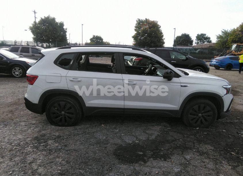 Photo 13 of 2022 Volkswagen Taos 1.5T S (VIN 3VVAX7B26NM078098)