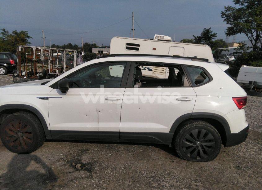 Photo 18 of 2022 Volkswagen Taos 1.5T S (VIN 3VVAX7B26NM078098)