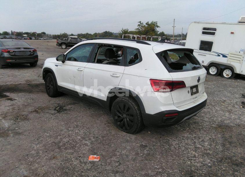 Photo 3 of 2022 Volkswagen Taos 1.5T S (VIN 3VVAX7B26NM078098)