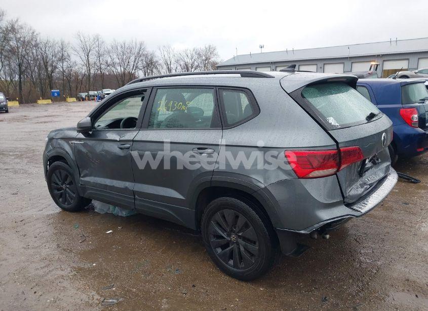 Photo 3 of 2022 Volkswagen Taos 1.5T S (VIN 3VVAX7B28NM041120)