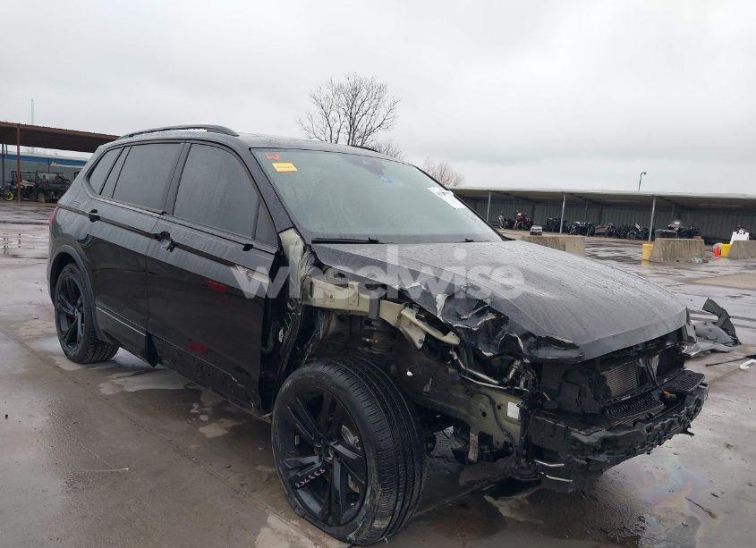 2023 Volkswagen Tiguan 2.0T SE R-LINE BLACK (VIN 3VVCB7AX0PM061742) main photo