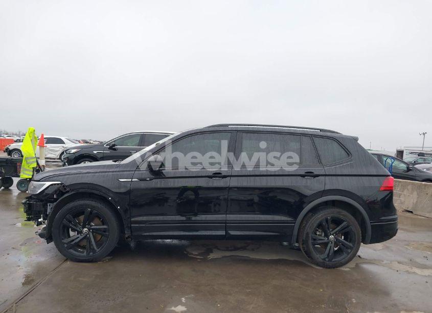 Photo 15 of 2023 Volkswagen Tiguan 2.0T SE R-LINE BLACK (VIN 3VVCB7AX0PM061742)