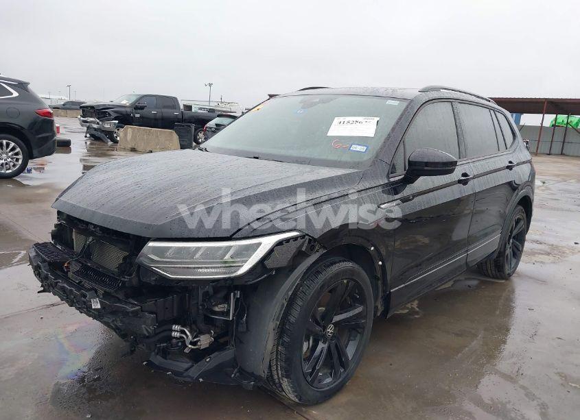 Photo 2 of 2023 Volkswagen Tiguan 2.0T SE R-LINE BLACK (VIN 3VVCB7AX0PM061742)