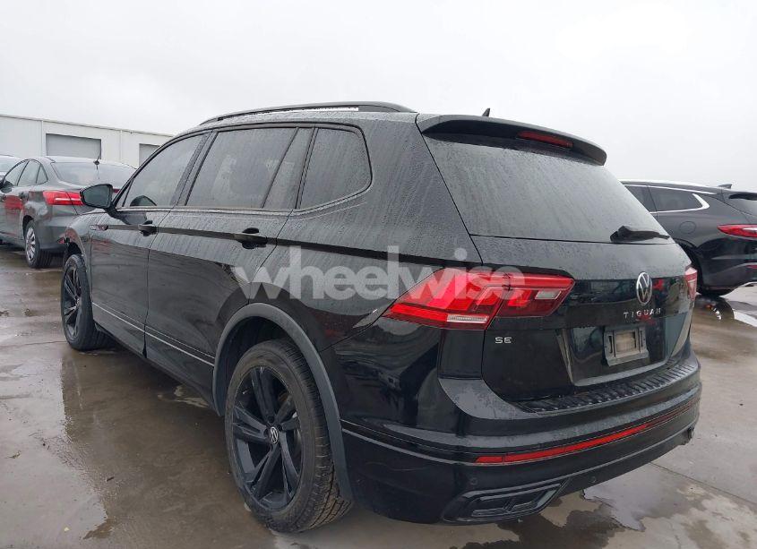Photo 3 of 2023 Volkswagen Tiguan 2.0T SE R-LINE BLACK (VIN 3VVCB7AX0PM061742)