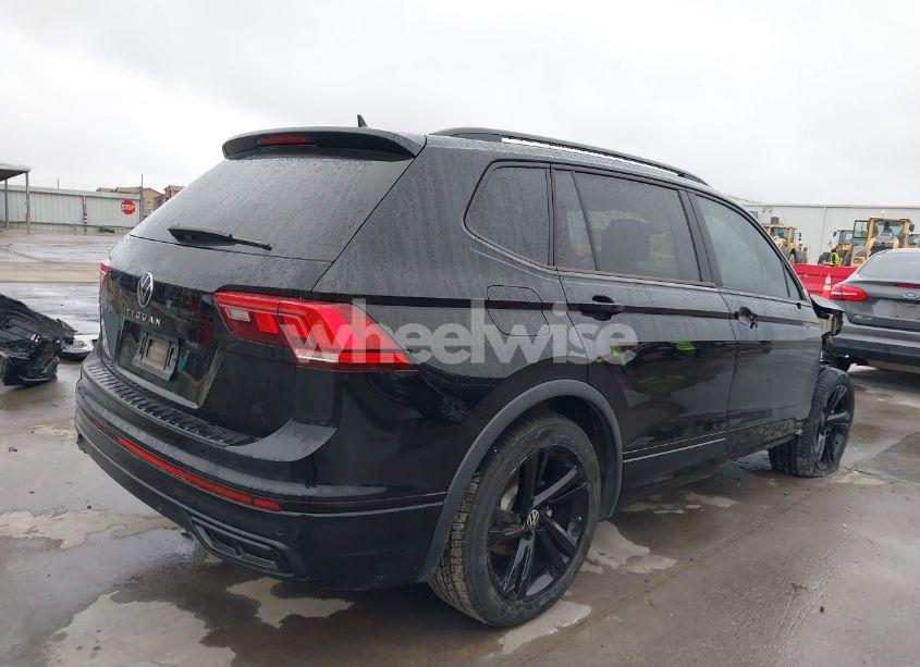 Photo 4 of 2023 Volkswagen Tiguan 2.0T SE R-LINE BLACK (VIN 3VVCB7AX0PM061742)