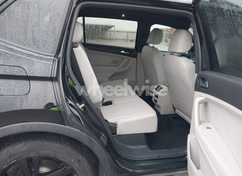 Photo 8 of 2023 Volkswagen Tiguan 2.0T SE R-LINE BLACK (VIN 3VVCB7AX0PM061742)