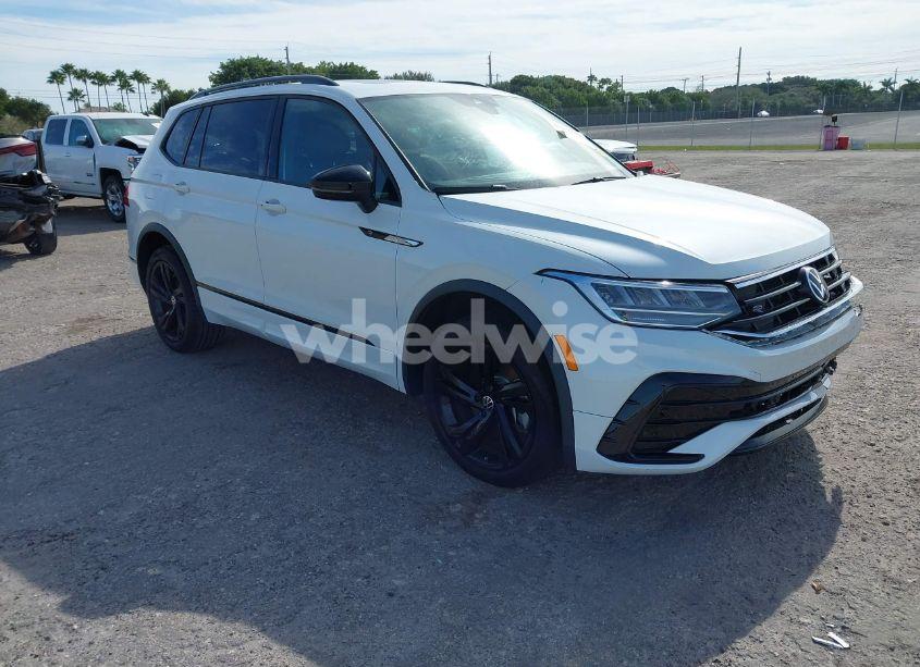 2023 Volkswagen Tiguan 2.0T SE R-LINE BLACK (VIN 3VVCB7AX0PM090710) main photo