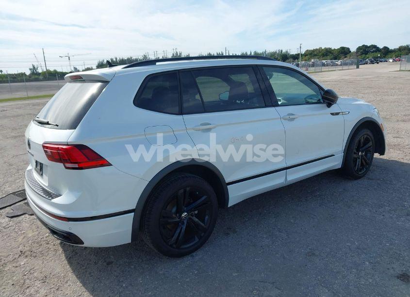 Photo 4 of 2023 Volkswagen Tiguan 2.0T SE R-LINE BLACK (VIN 3VVCB7AX0PM090710)