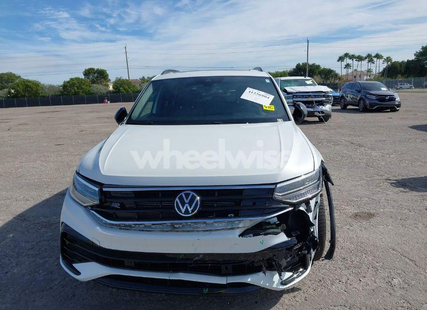Photo 6 of 2023 Volkswagen Tiguan 2.0T SE R-LINE BLACK (VIN 3VVCB7AX0PM090710)