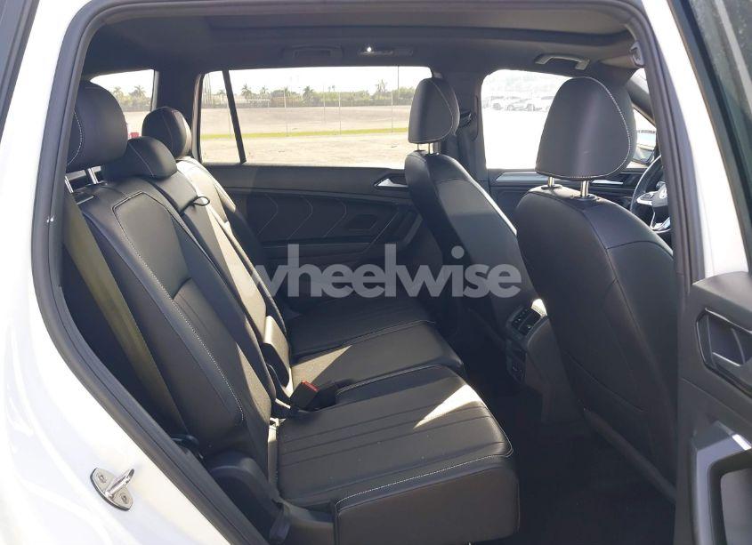 Photo 8 of 2023 Volkswagen Tiguan 2.0T SE R-LINE BLACK (VIN 3VVCB7AX0PM090710)