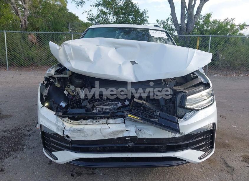 Photo 13 of 2023 Volkswagen Tiguan 2.0T SE R-LINE BLACK (VIN 3VVCB7AX0PM092375)