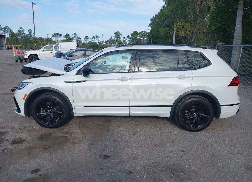Photo 15 of 2023 Volkswagen Tiguan 2.0T SE R-LINE BLACK (VIN 3VVCB7AX0PM092375)