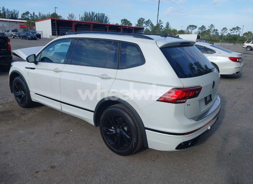 Photo 3 of 2023 Volkswagen Tiguan 2.0T SE R-LINE BLACK (VIN 3VVCB7AX0PM092375)