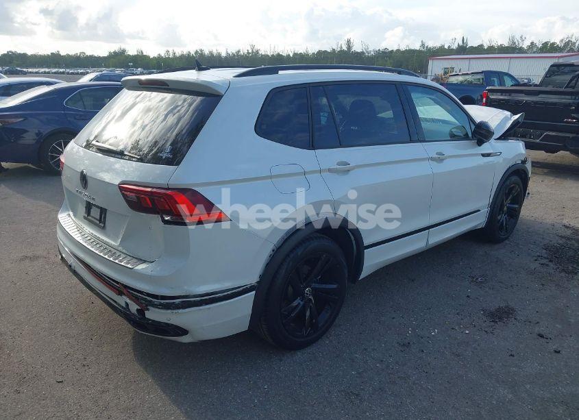 Photo 4 of 2023 Volkswagen Tiguan 2.0T SE R-LINE BLACK (VIN 3VVCB7AX0PM092375)