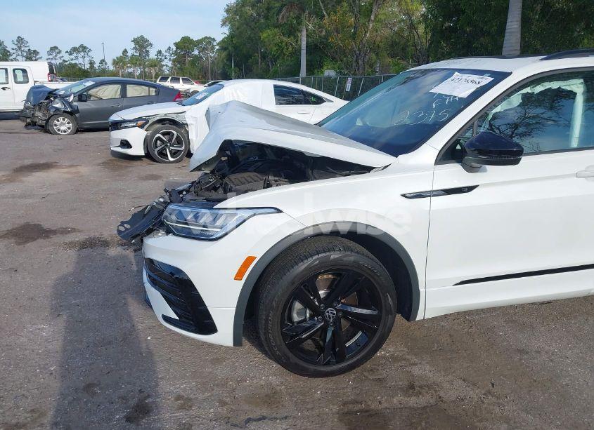Photo 6 of 2023 Volkswagen Tiguan 2.0T SE R-LINE BLACK (VIN 3VVCB7AX0PM092375)