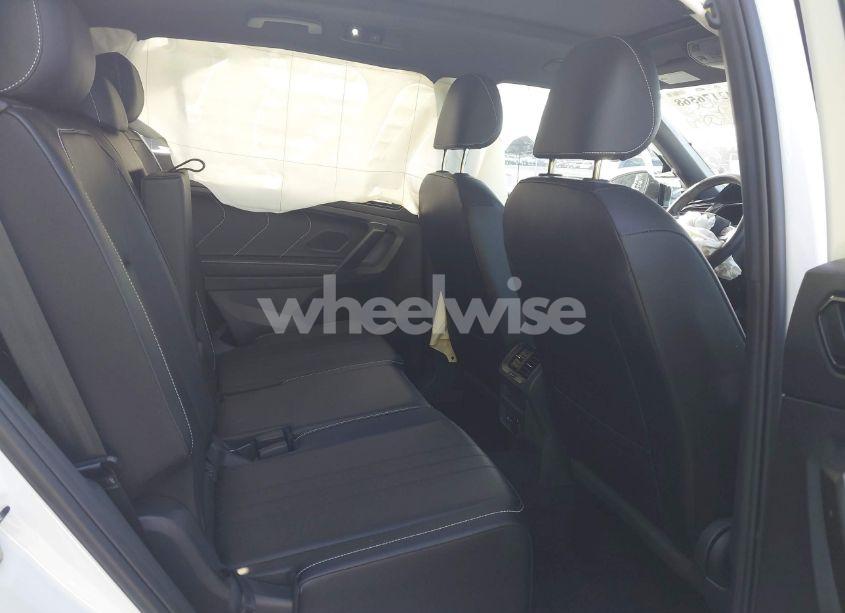 Photo 8 of 2023 Volkswagen Tiguan 2.0T SE R-LINE BLACK (VIN 3VVCB7AX0PM092375)