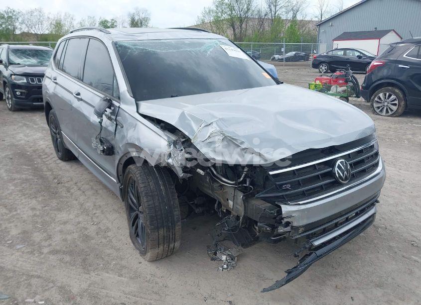 2022 Volkswagen Tiguan 2.0T SE R-LINE BLACK (VIN 3VVCB7AX1NM065960) main photo