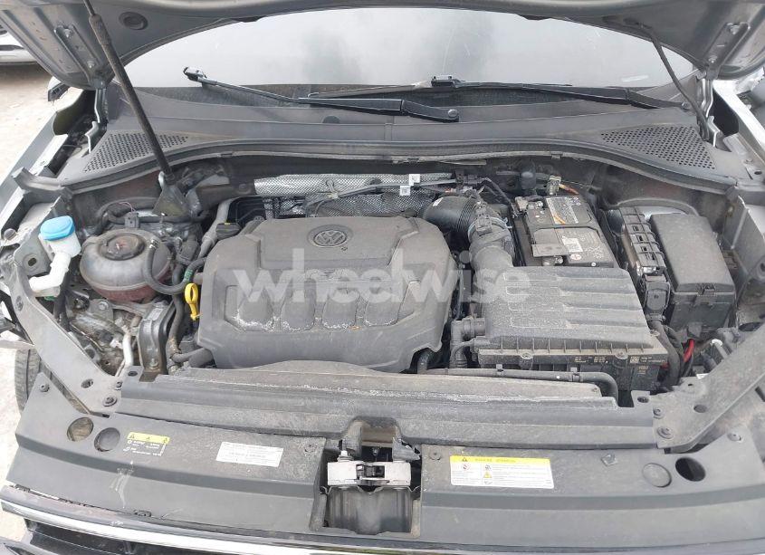 Photo 10 of 2022 Volkswagen Tiguan 2.0T SE R-LINE BLACK (VIN 3VVCB7AX1NM065960)