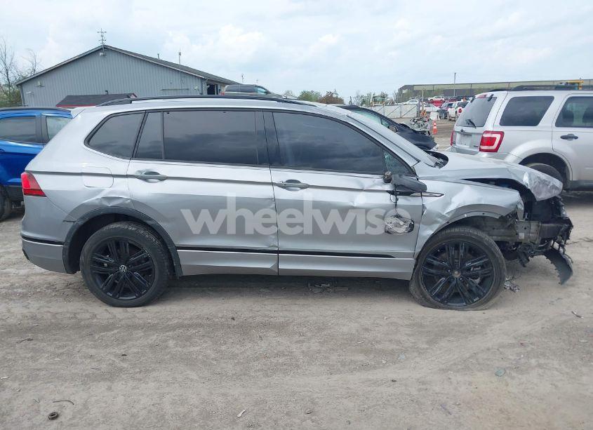 Photo 13 of 2022 Volkswagen Tiguan 2.0T SE R-LINE BLACK (VIN 3VVCB7AX1NM065960)