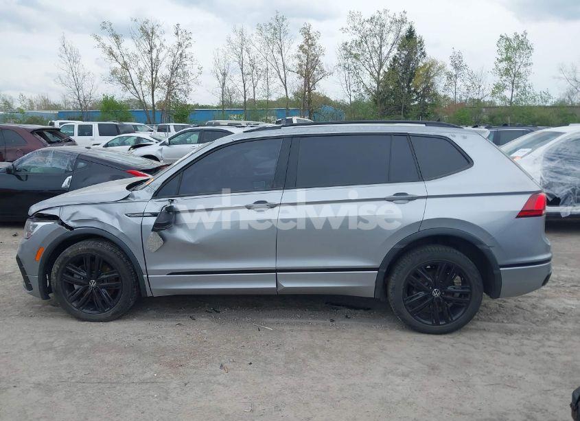 Photo 14 of 2022 Volkswagen Tiguan 2.0T SE R-LINE BLACK (VIN 3VVCB7AX1NM065960)