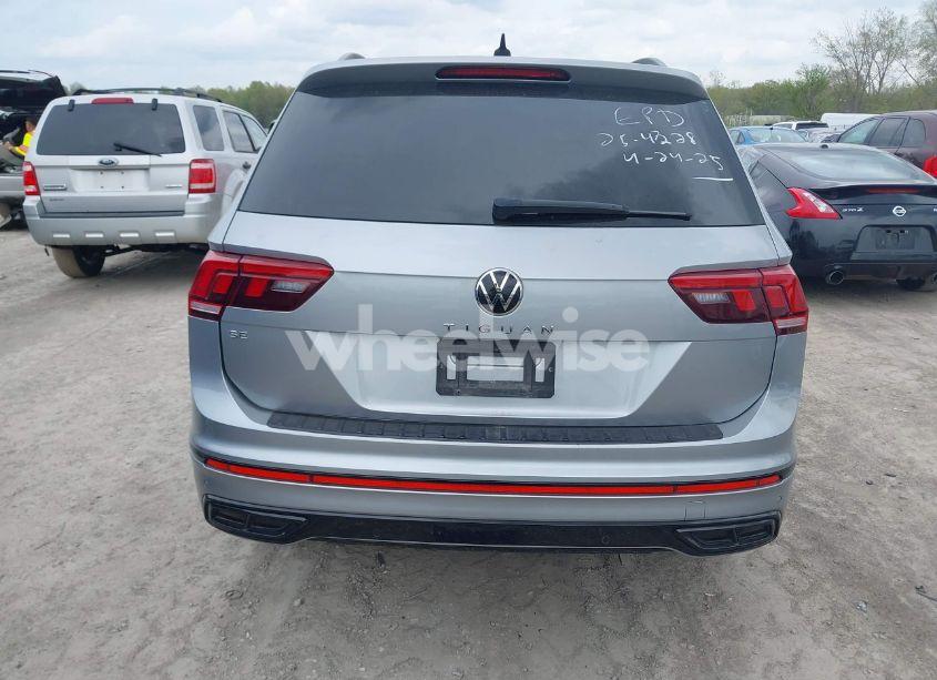 Photo 16 of 2022 Volkswagen Tiguan 2.0T SE R-LINE BLACK (VIN 3VVCB7AX1NM065960)
