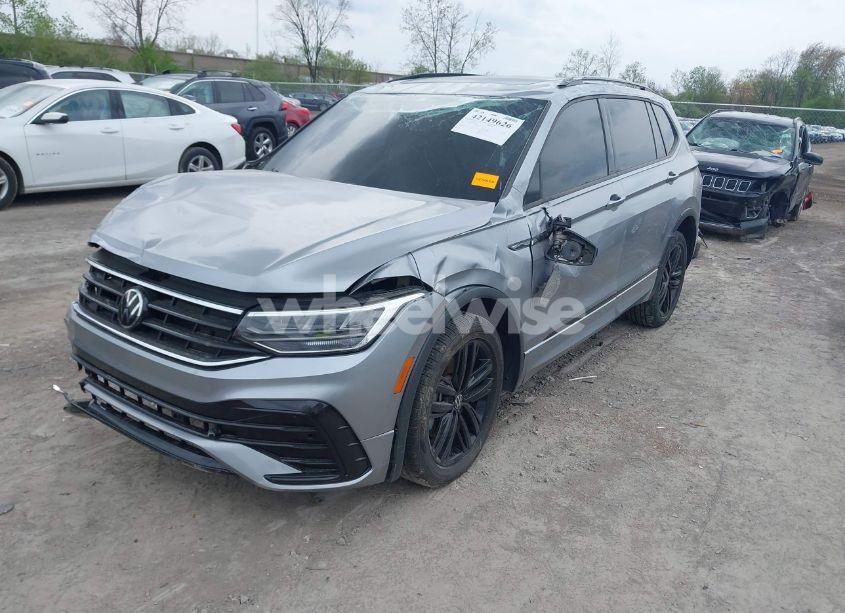 Photo 2 of 2022 Volkswagen Tiguan 2.0T SE R-LINE BLACK (VIN 3VVCB7AX1NM065960)