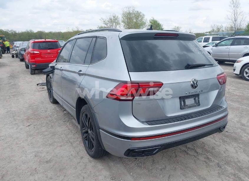 Photo 3 of 2022 Volkswagen Tiguan 2.0T SE R-LINE BLACK (VIN 3VVCB7AX1NM065960)