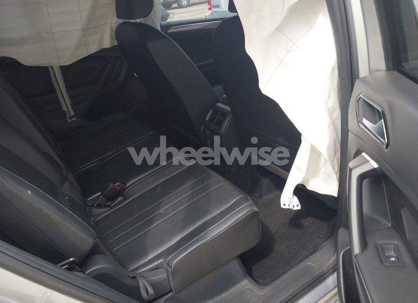 Photo 8 of 2022 Volkswagen Tiguan 2.0T SE R-LINE BLACK (VIN 3VVCB7AX1NM065960)